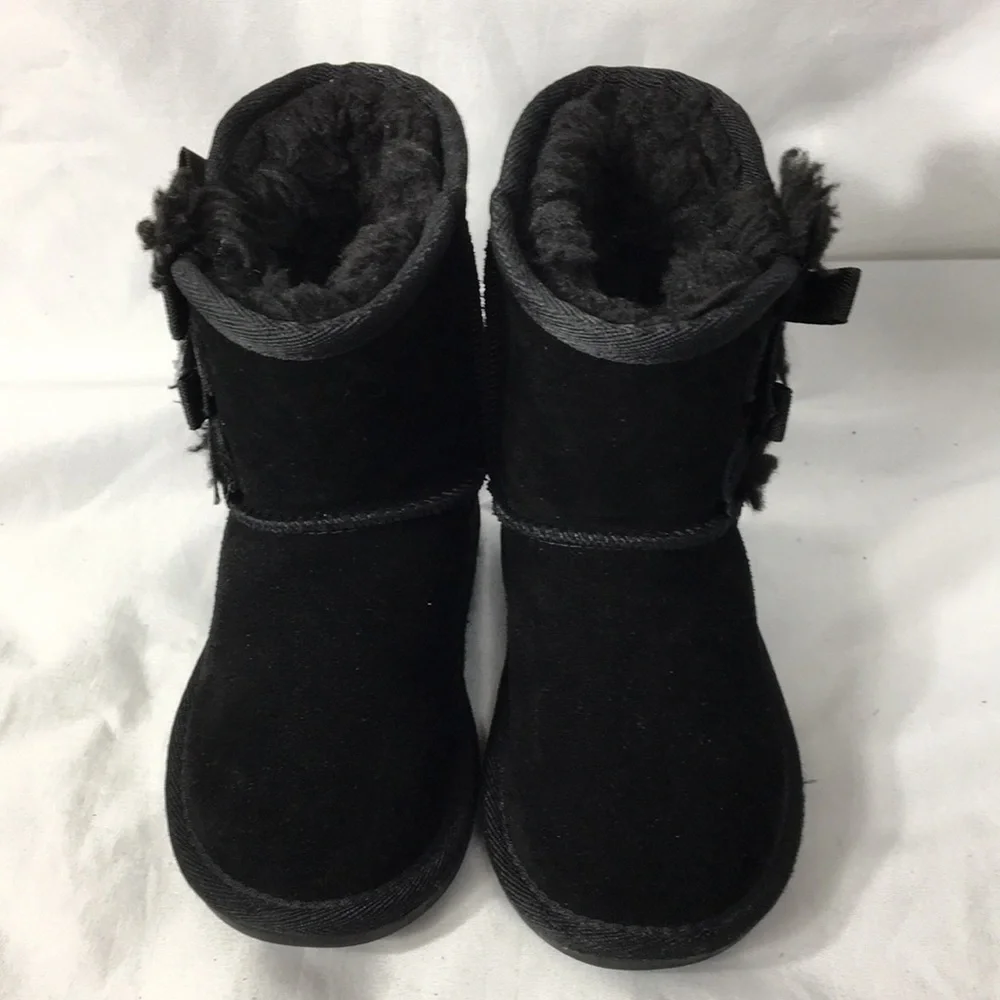 Koolaburra Girl Victoria Short Black Suede Winter Boot Size 6 Like-NEW Condition